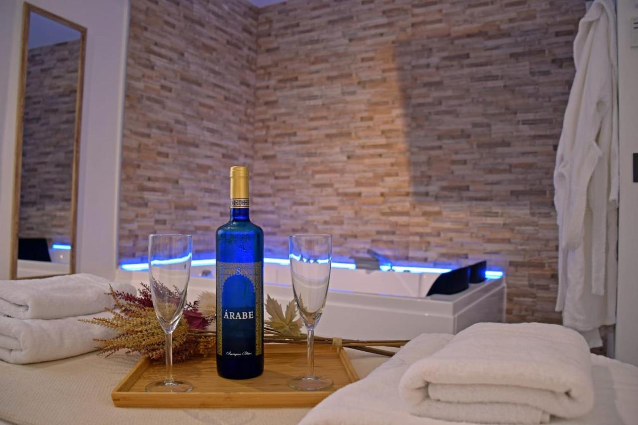 Alojamientos Lola, Suite Con Jacuzzi Беналуп-Касас-Вієхас Екстер'єр фото
