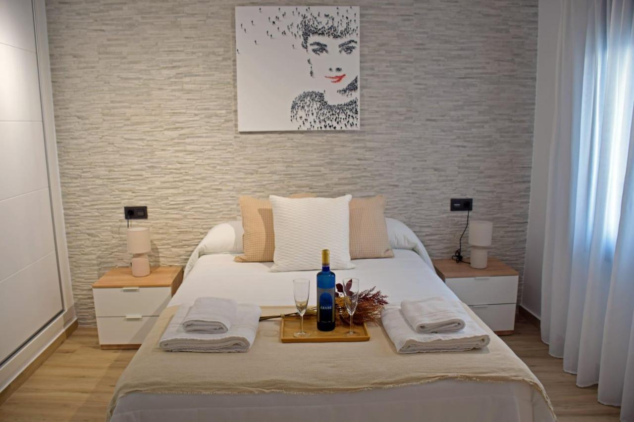 Alojamientos Lola, Suite Con Jacuzzi Беналуп-Касас-Вієхас Екстер'єр фото